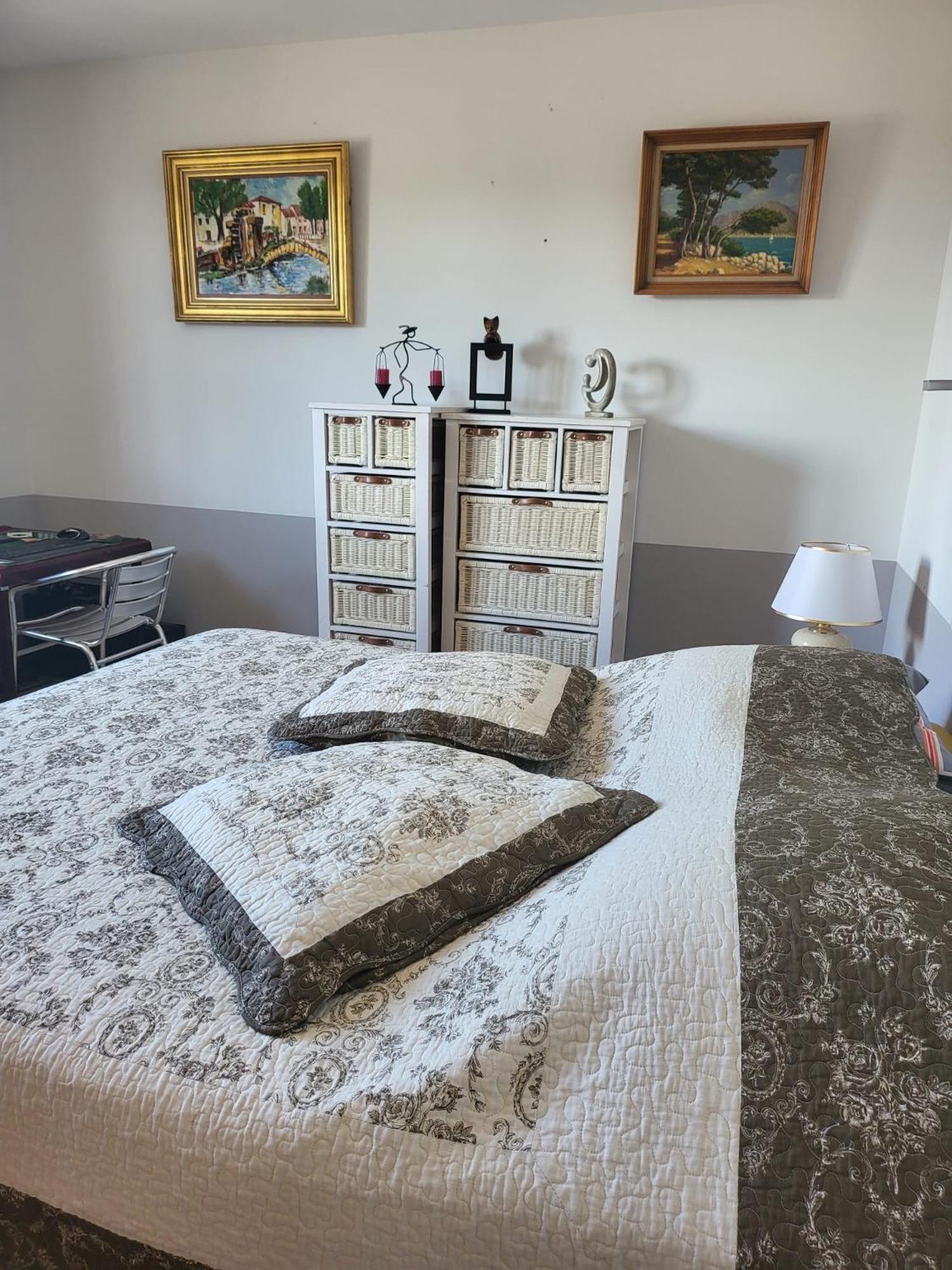 Appartement Standing Bord Sorgue L'Isle-sur-la-Sorgue Exterior photo
